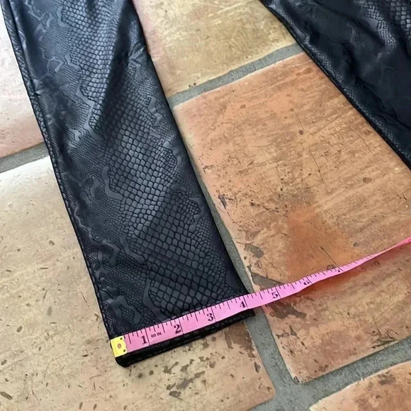 🔷 PLUSH Black Size Small Cozy Reptile Animal Print Lounge Pants MSRP$93 - Picture 8 of 11